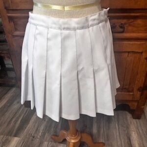 Women’s White Pleated Skirt